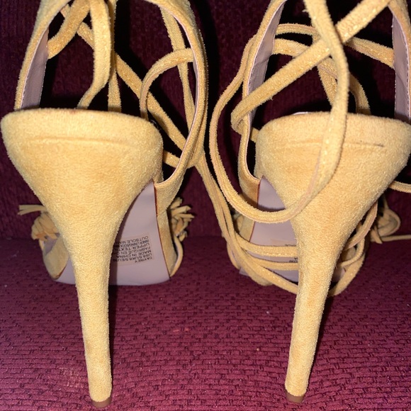 Just Fab Tassel Heels 👠 💛 - Picture 3 of 4
